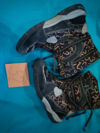 Prechodné čižmičky, 32