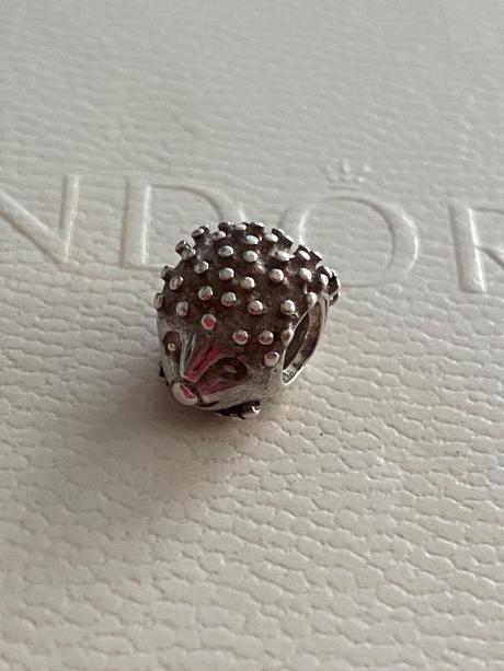 Pandora koralka ježko, pandora