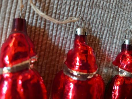 3ks starí vianoční mikulášikovia sklo 7x3,5 cm,