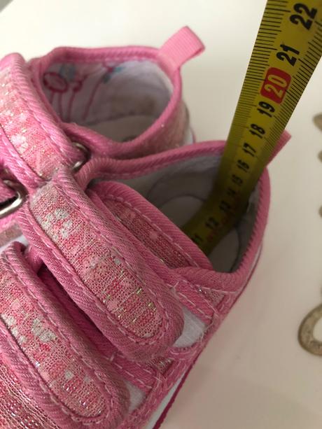 Tenisky s pevnou špičkou, 23