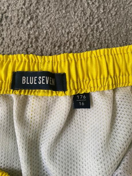 Šortkové plavky, 176