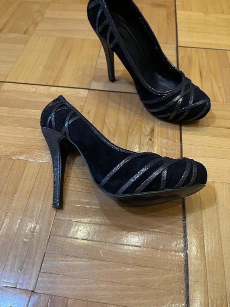 Elegantné čierne lodičky s trblietavým detailom, 38