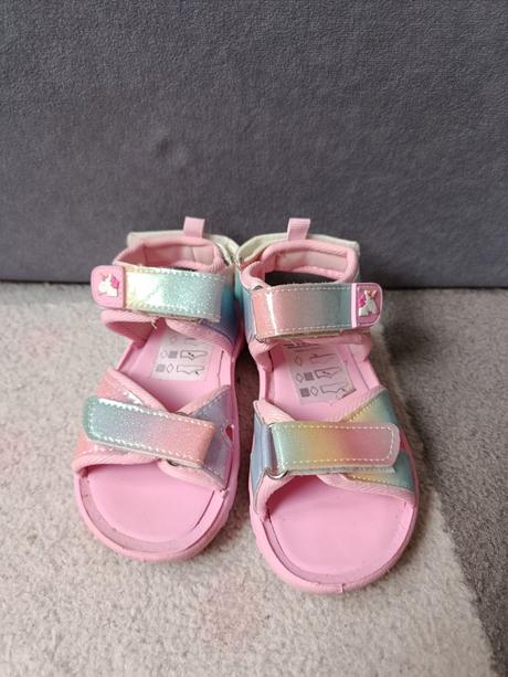 Sandalky do vody, 25