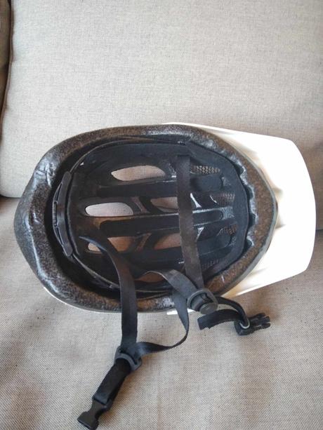 Cyklistická prilba, m