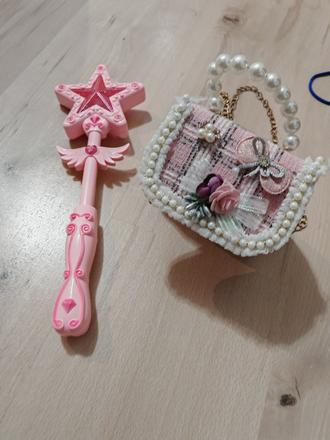 Čarovná palička a kabelka pre malú slecnu, 