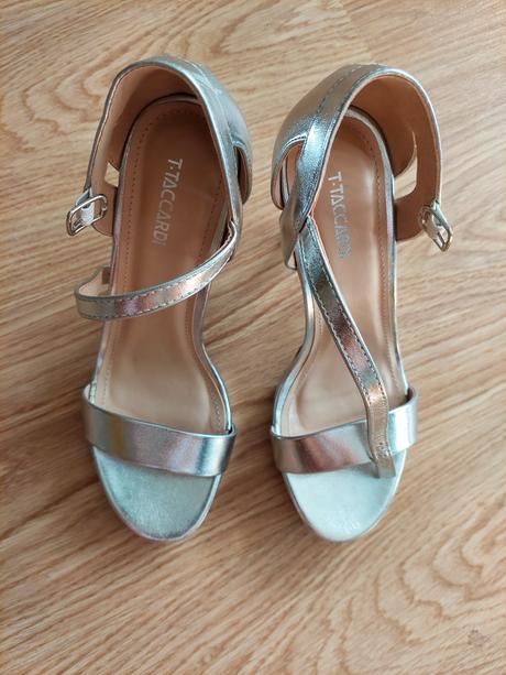 Strieborné sandále na opätku +gratis kabelka h&m, 37