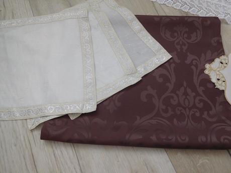 Obrusy krémovo hnedasté, 
