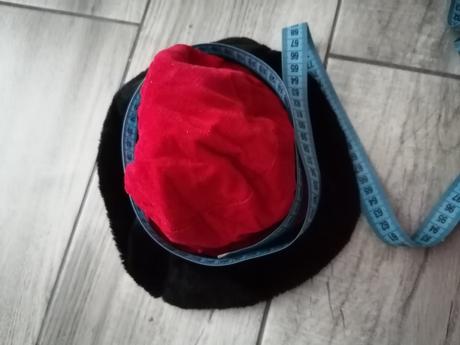 Mikulášsky klobuk, 104