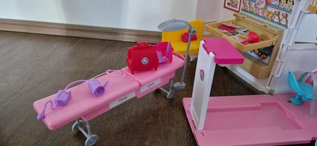 Mattel barbie sanitka a klinika 2 v, 