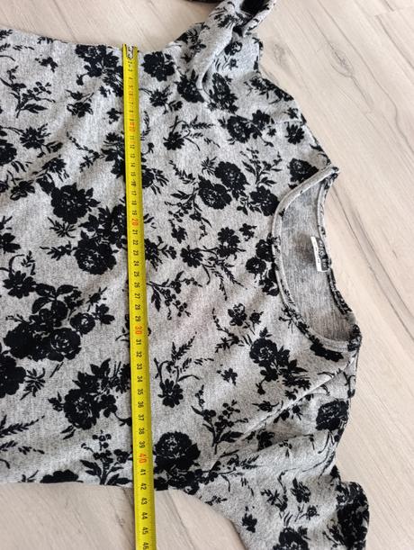 Svetrikové kvietkované šaty, s