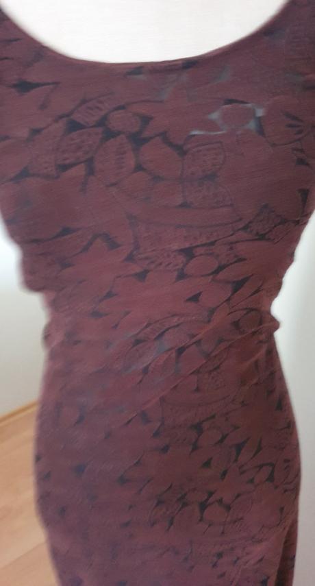 Pekné jednoduché šaty, 34