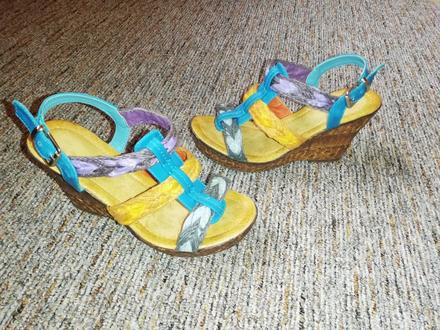 Farebné sandále na platforme, 37