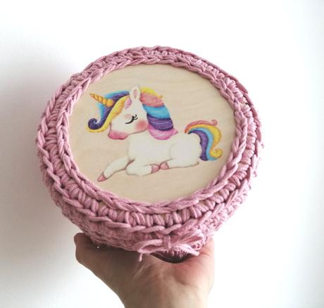 Boxík / sponkovník s jednorožcom, 