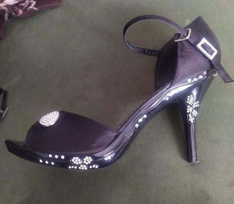 Sandálky s krištálikmi, 40