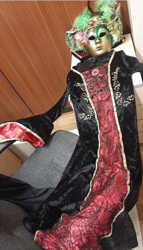 Šaty pre kráľovnú alebo čarodejnicku, 