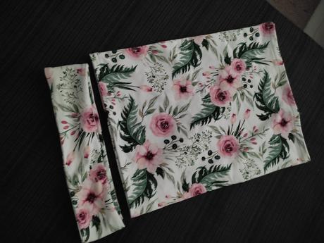 Dievčenský nákrčník a celenka, 134