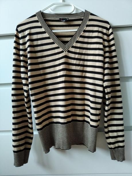 Pulóver s vé-výstrihom, 36