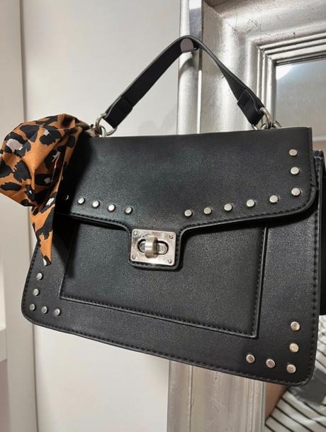 Čierna mala kabelka, stradivarius