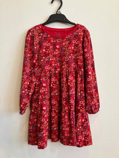 Cervené saty, next,122