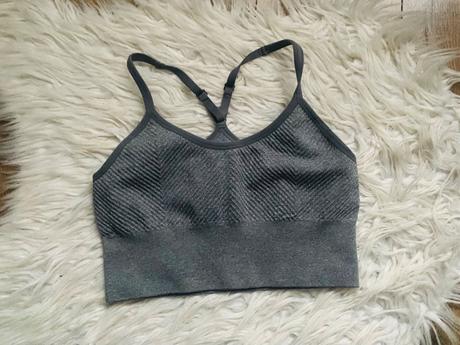 Športové elasticke topy, zara,m