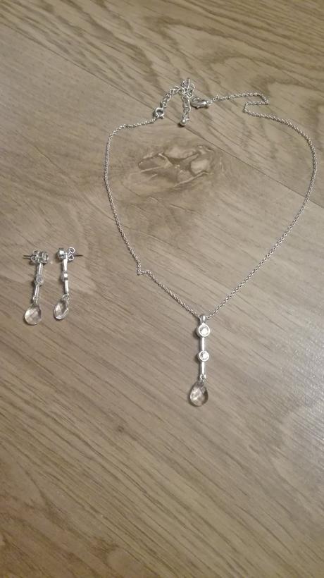 Set nahrdelnik & nausnice, avon