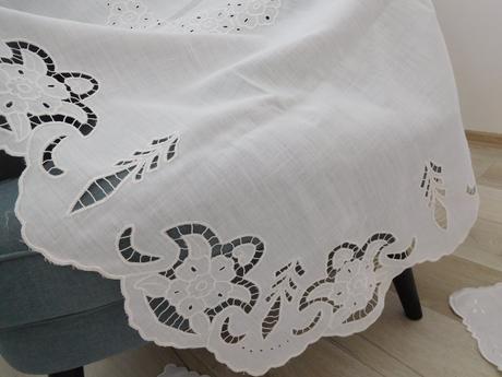 Obrus ručne vyšívaný biely,