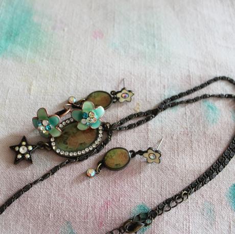 Vintage sada, medailonik, ruze, kamienky, 