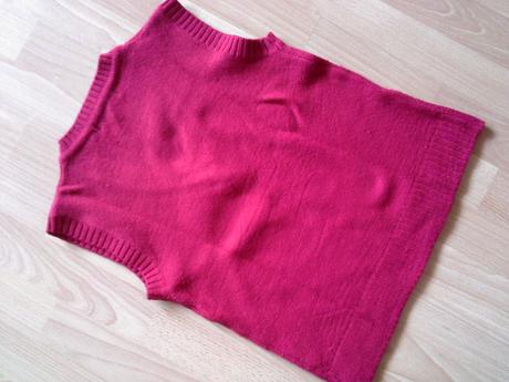 Malo nosena cervena vesticka, m