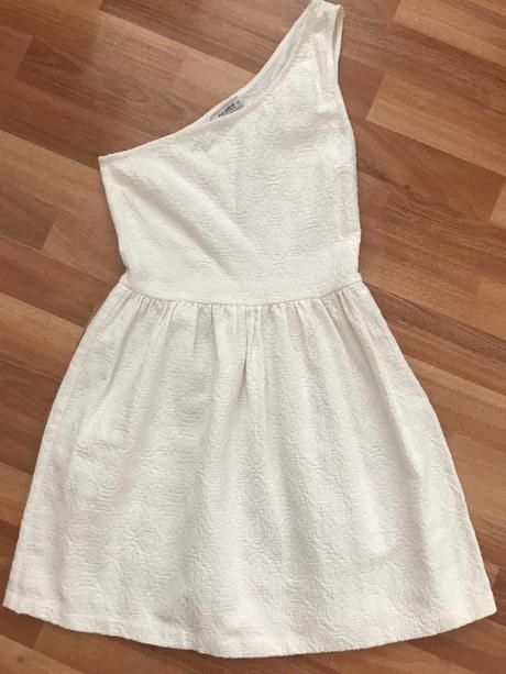 Krásne biele šaty, pull&bear,m
