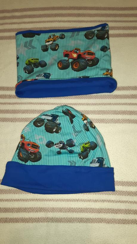 Detská čiapka s nákrčníkom plamienok, 104