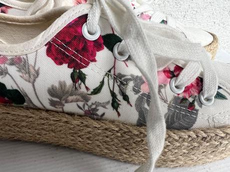 Medicine krasne kvetovane tenisky, 37