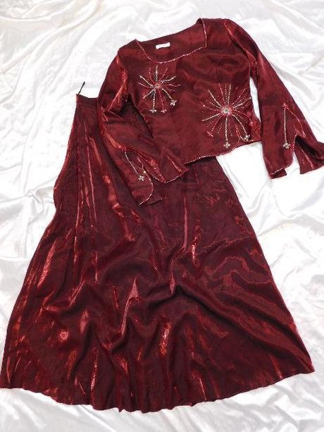 Velmi pekny spolocensky kostym, 36