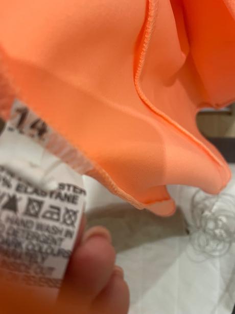 Sako s vyrezom na rakavoch, 