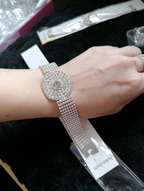 Retiazka,hodinky, náramky,náušnice,šperky, 