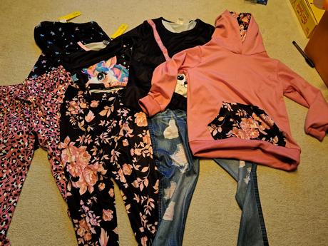 Veľký balík oblecenia pre dievča, 104–116