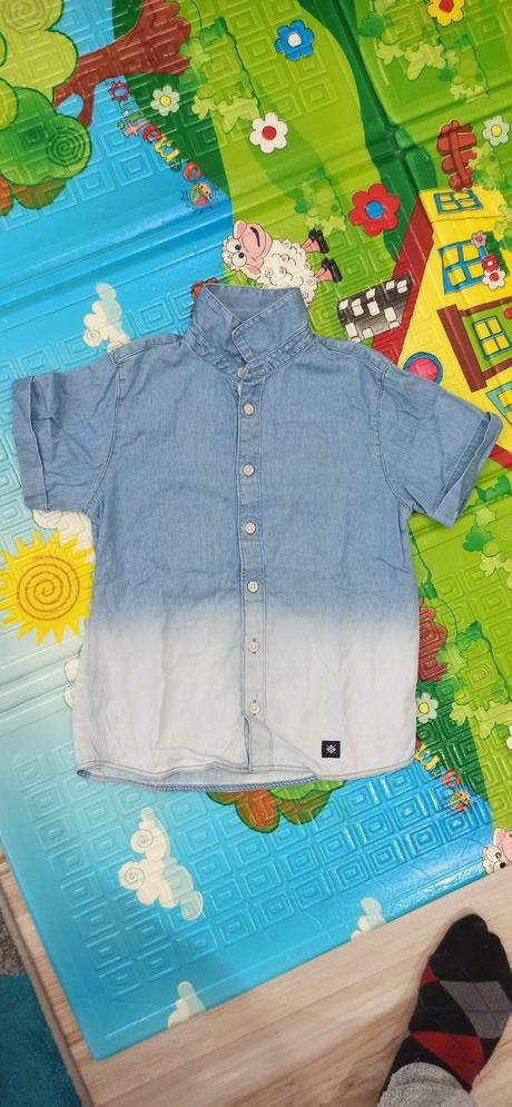 Bledo modro biela košeľa, 134