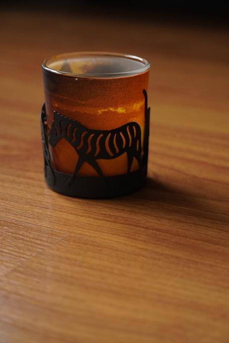 Svietniky v stojane s africkou tématikou, 