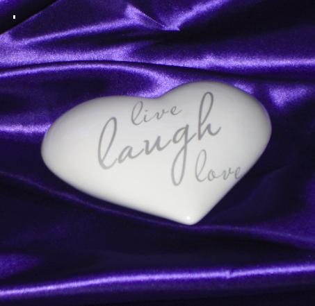 Dekoračné srdiečko "live laugh love", 