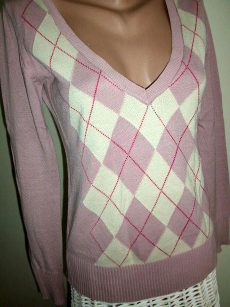 Trendy kosoštvorcový svetrík vo veľ. s-m, s