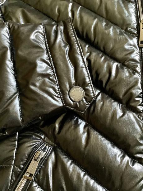 Krasna znackova bunda, guess,s