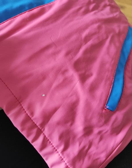 Pogumovaná bunda, 104