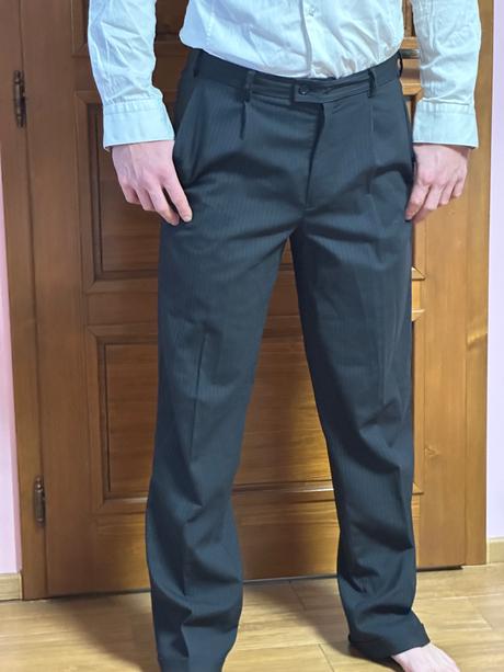 Pánsky oblek tmavý prúžkovaný, m