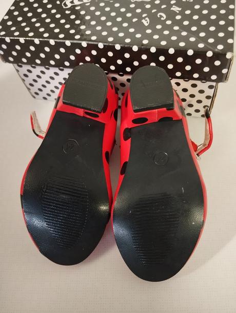 Nové sandálky bodkované, 24
