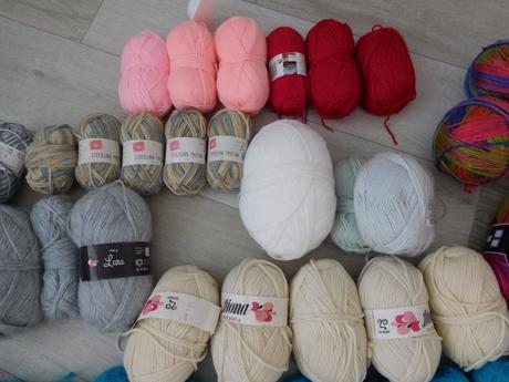 Vlna na ďalšiu tvorbu, čelenky, ponožky, čiapky,,