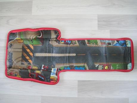 Ruksak - dráha pre autíčka,