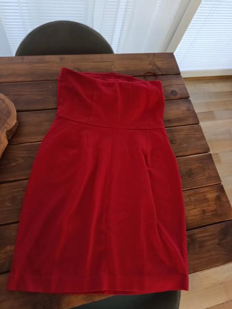 Express bordovo-červené šaty bez ramienok m, m