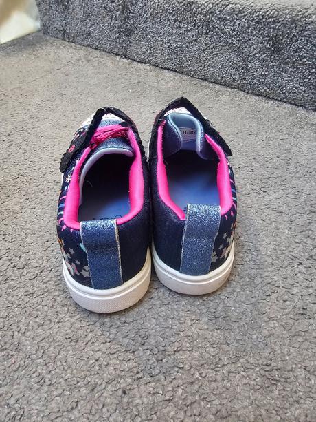 Skechers, skechers,33