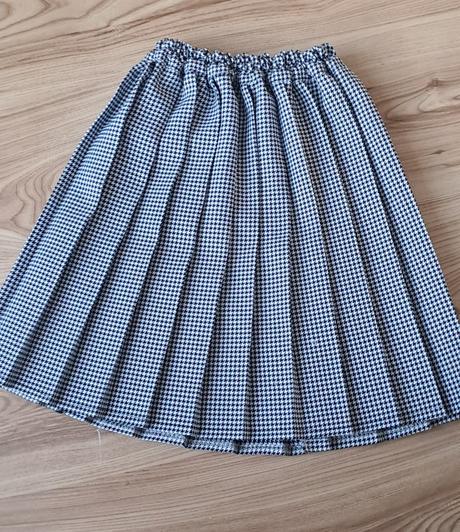 Skladaná sukňa, 122