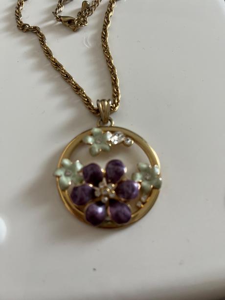 Nahrdelník s príveskom, 