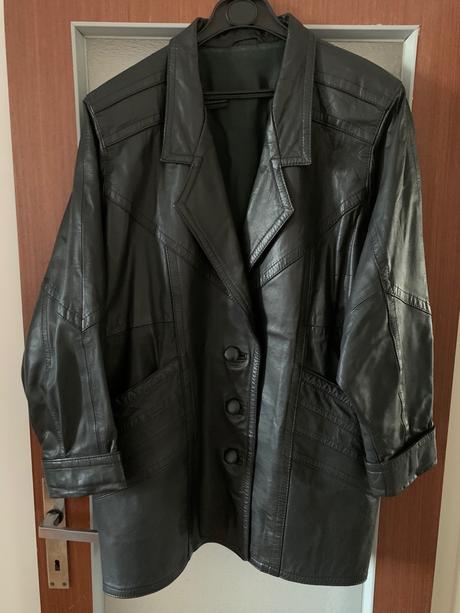 Koženný kabát, 48
